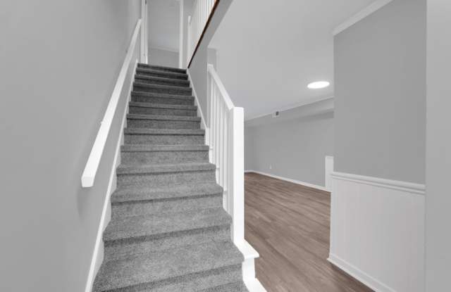 100 Lynn Circle Gallery 2