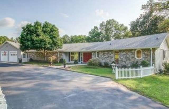 150 Lake Park Dr - 150 Lake Park Drive, Hendersonville, TN 37075