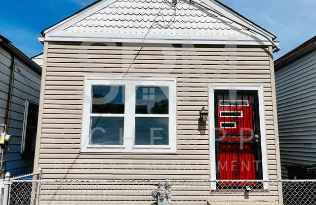 One Bedroom/1.5 Bath  Highlands Home with Bonus Finished Basement **COMING SOON** Gallery 1
