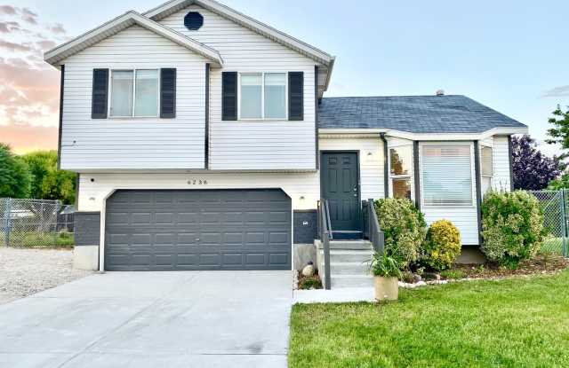 Gorgeous 4 Bed 2 Bath Home in West Valley! Gallery 3