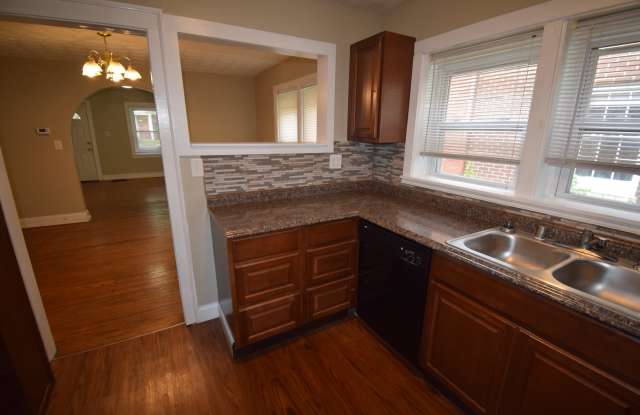 VIRTUAL SHOWINGS AVAILABLE - Great 4 Bedroom House Near Campus! photos photos