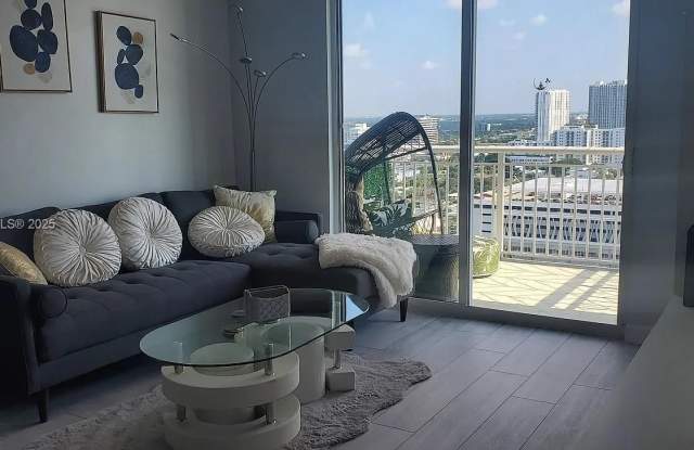 275 NE 18th St photos photos