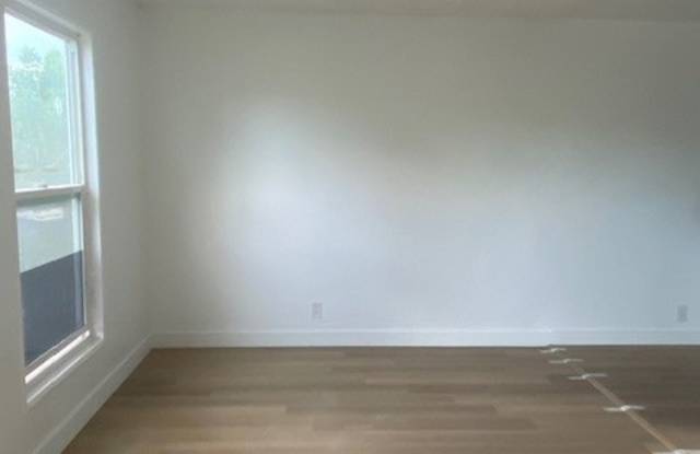 4710 Coliseum St Gallery 2