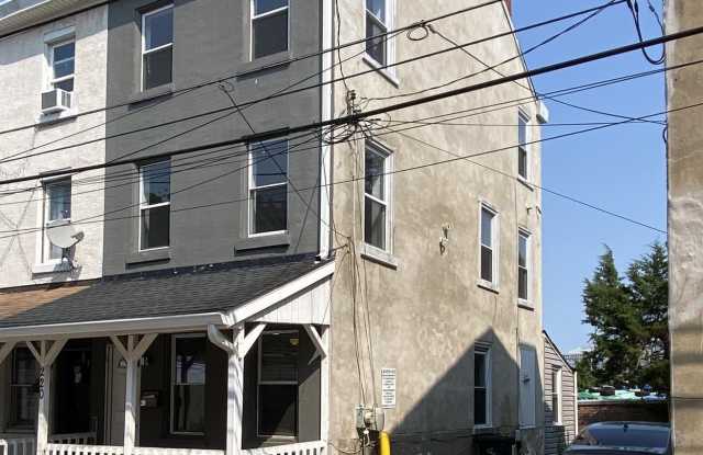 220 PEARL Street Gallery 3