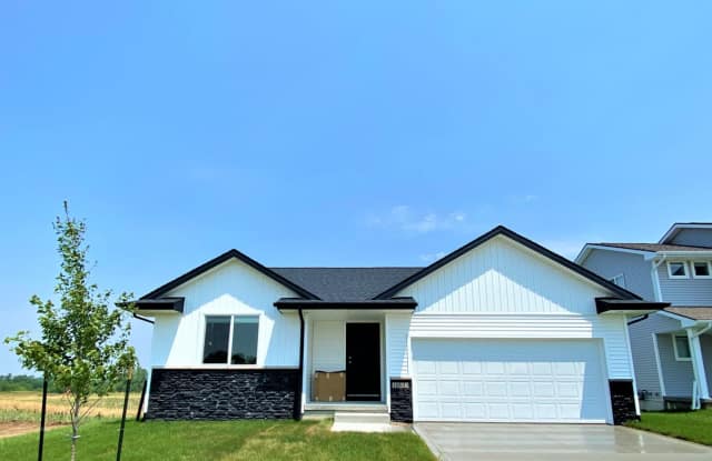 Beautiful Ranch Home, HUGE Basement! photos photos