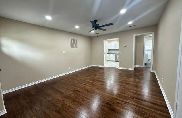 1221 S. Lamar Gallery 4