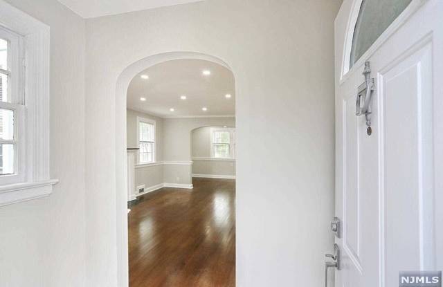 27 Pleasant Avenue Gallery 4