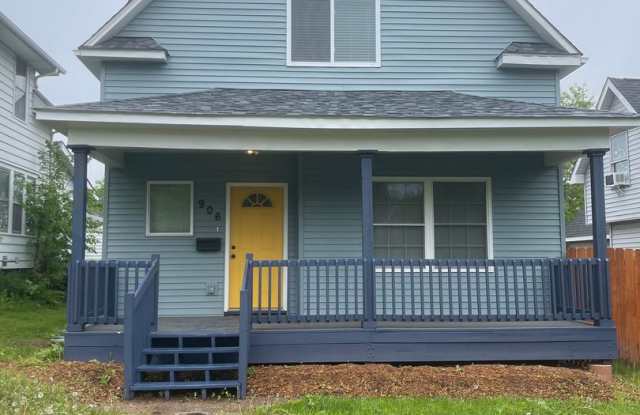 AVAILABLE Immediately!- 3 Bed 2 Bath Single family home! photos photos