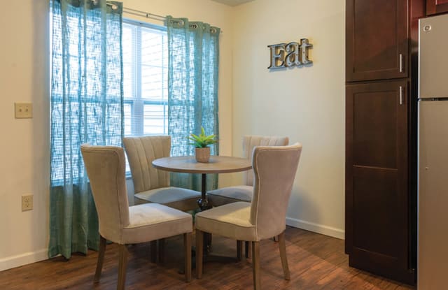 Deerfield Place Gallery 4