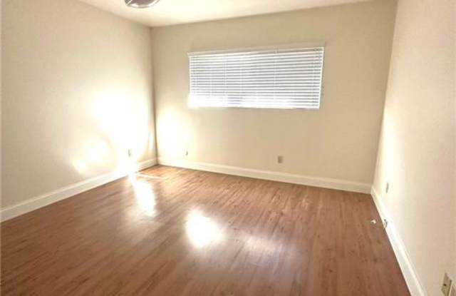 16830 Wyandotte Street photos photos