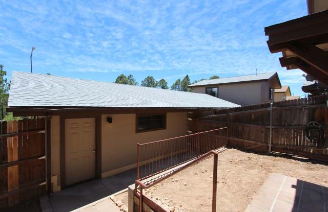 4-Bedroom Rio Homes Townhome Near NAU and CCC Gallery 3