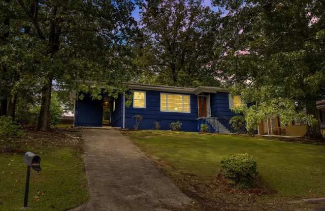 Cozy and Newly Renovated 3 Bedroom 1 Bath Home Available Now! photos photos