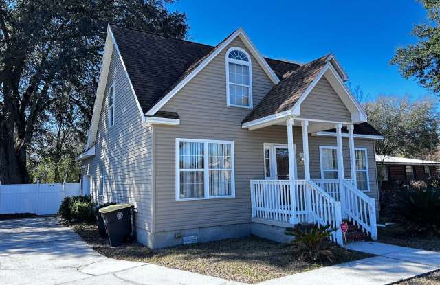 Spacious 4 Bedroom 2.5 Bath Single Family Home. Large Fenced in Yard. Front Porch. Garage. photos photos