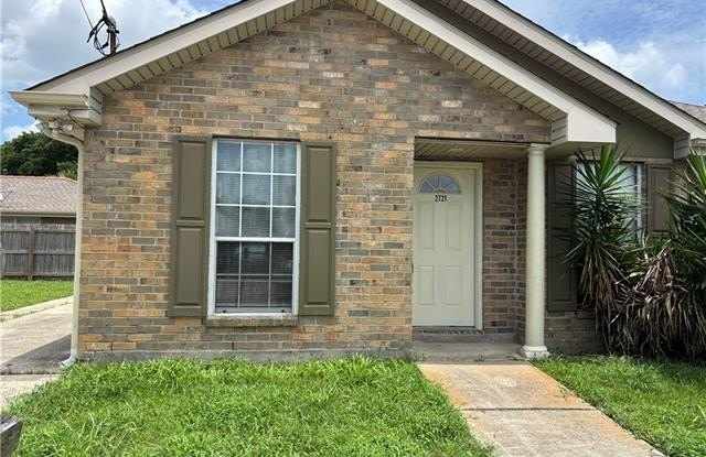 2721 PAKENHAM Drive photos photos