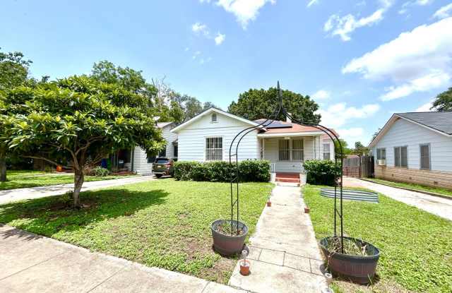 Charming 2BR Home with Solar Panels & Beautiful Wood Floors! Gallery 3