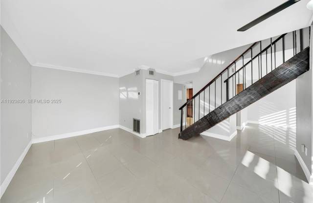 6864 SW 114th Pl - 6864 Southwest 114th Place, Kendall, FL 33173