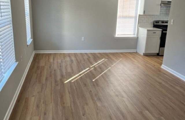 Granville Oaks Gallery 4