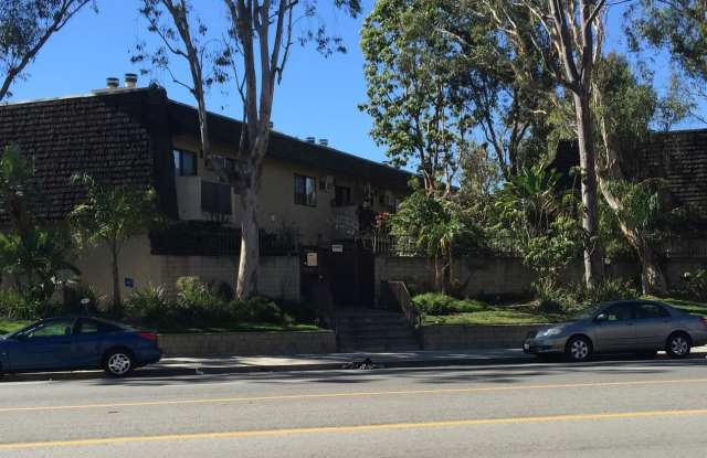 Cozy 2 Bed/2 Bath Condo with In-Unit Washer/Dryer - 8641 Glenoaks Boulevard, Los Angeles, CA 91352