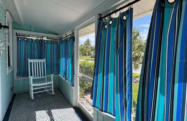 6980 POINSETTA Gallery 2