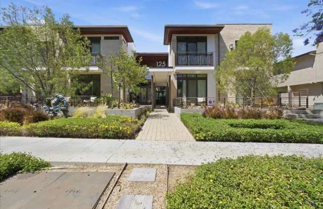 spacious 2-Bedroom, 2-Bath Residence with Private Parking in Pasadena Gallery 3