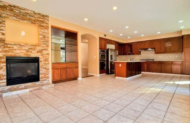 Beautiful & Spacious 5bd House w/In-law Suite on 1st Floor photos photos