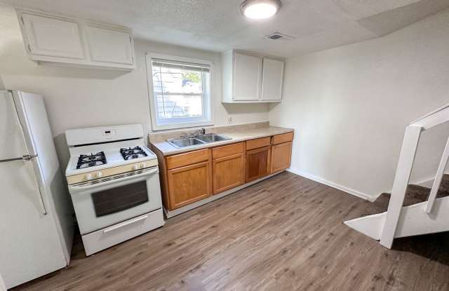 131 Barnett NE - Water included - FREE OCTOBER RENT Gallery 4