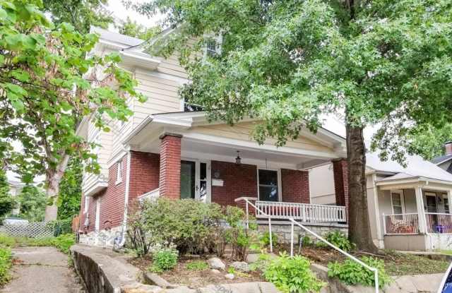4319 Bell Street Gallery 2
