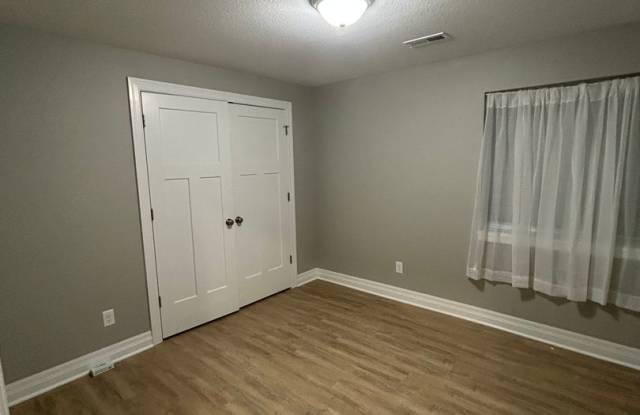 Updated 5 Br , 3 Bath Home on Cul du sac in Derby photos photos