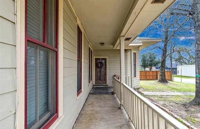 7 W Austin St Gallery 2