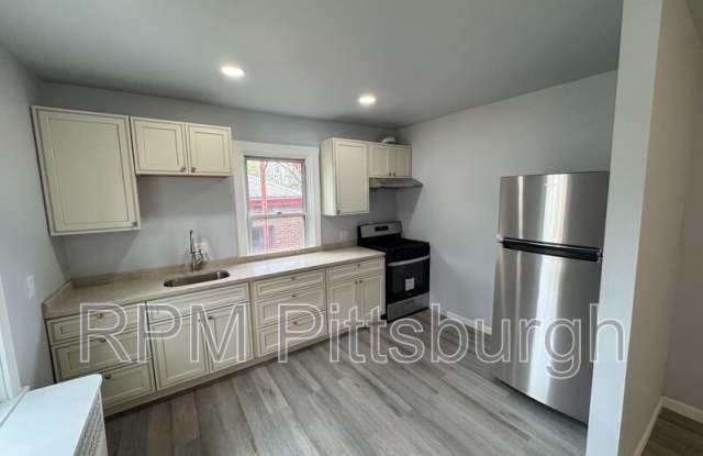 976 Greenfield Ave - 976 Greenfield Avenue, Pittsburgh, PA 15217
