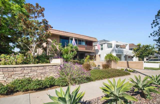 Custom Home with Views of Golf Course Gallery 1