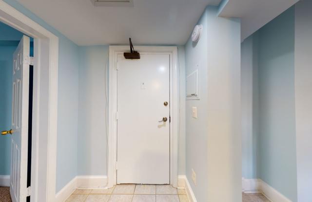 Capitol Hill One Bedroom One Bathroom in secure building! Move-in fee waived!! Gallery 3