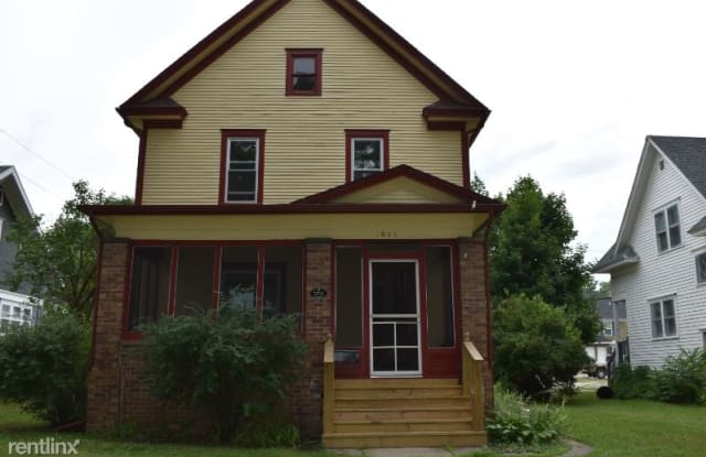 1016 S University St - 1016 South University Avenue, Mount Pleasant, MI 48858