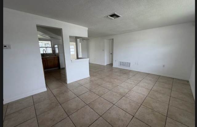 Fantastic 3-bedroom, 1-bath single family home with fenced in yard in Port Richey Gallery 3