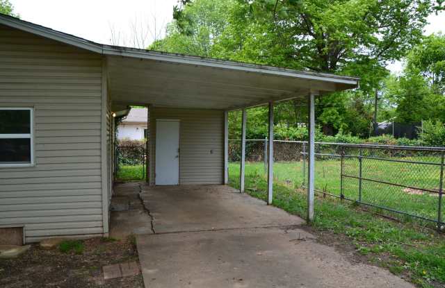 3 Bedroom 1 Bath home with a Fenced back Yard! photos photos