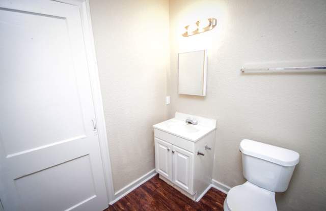 934 Poinsettia Gallery 4