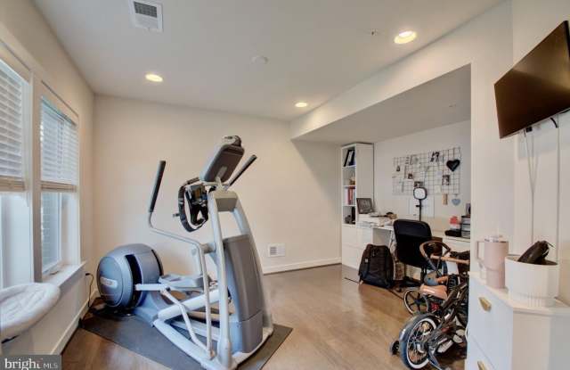 8078 TRIBECA Gallery 2