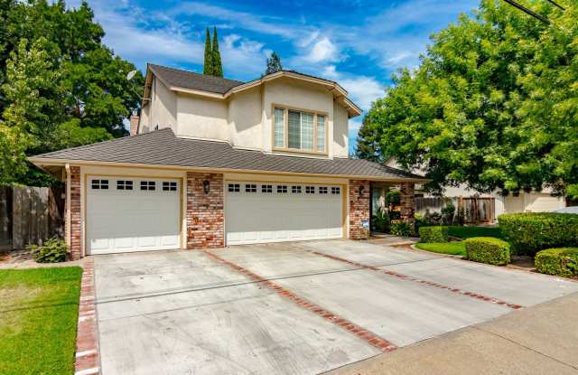 Updated custom home in desirable Lakewood Elementary School District! Gallery 3