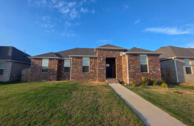 Newer 3 bedroom 2 bath home Gallery 1