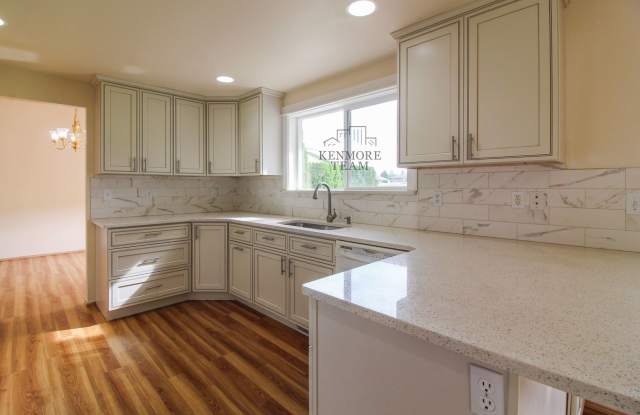 4 Bedroom, 2.5 Bath plus an office Home in Richland Gallery 4