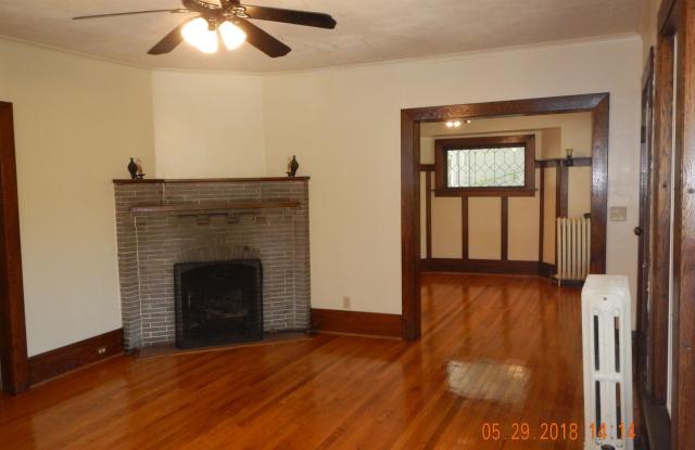 721 Allen - Available 6/1/27 - Charming Two Story Single Family Home Gallery 4