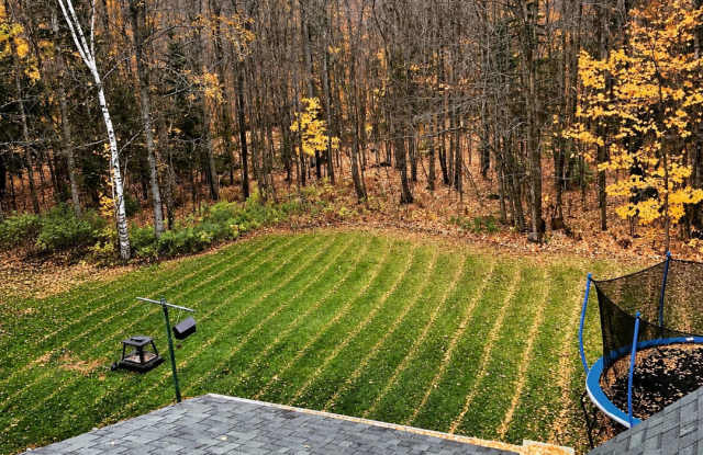 Country Living on 10 Acres! Spacious 4 Bed Home with Large Garage Gallery 1