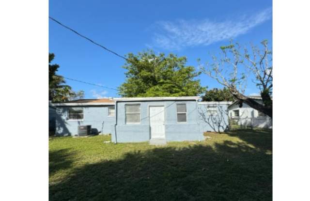 3254 NW 13 St photos photos