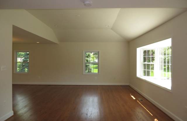 1302 Altamira Court Gallery 4