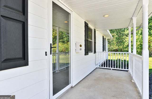220 E Crestwood Road Gallery 4