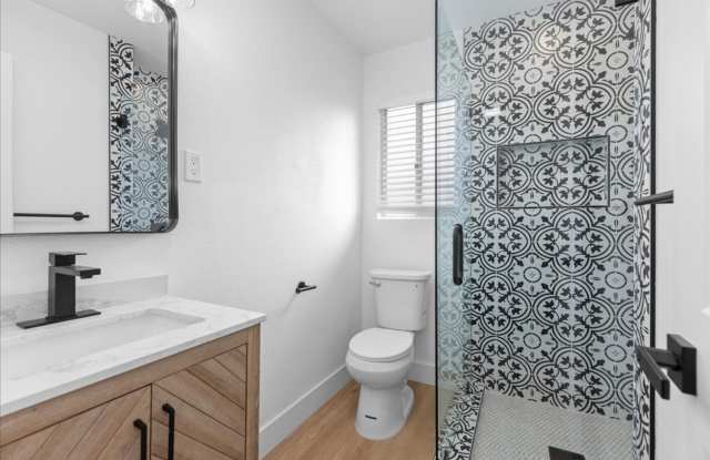 Modern 4 Bed / 2 Bath Near SDSU with Private Balcony and In-Unit Laundry Gallery 3