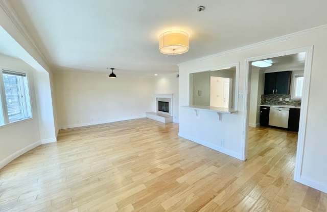 Modern 3BR/2BA, 1,491 SqFt Ocean Front Condo! Parking! Laundry! PROGRESSIVE Gallery 1
