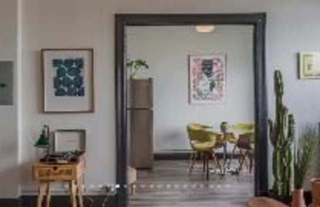 6807 N Sheridan Rd 602 Gallery 3