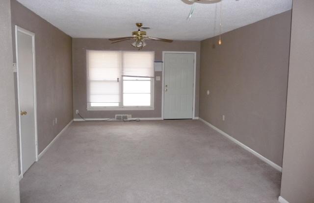 Central location, large corner lot Gallery 4