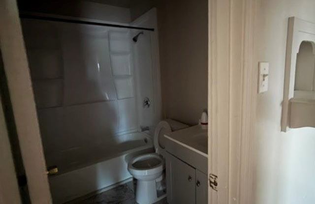 1204 Burleson Gallery 4
